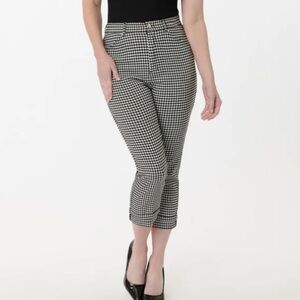 Unique Vintage high waisted black/white gingham capris size S